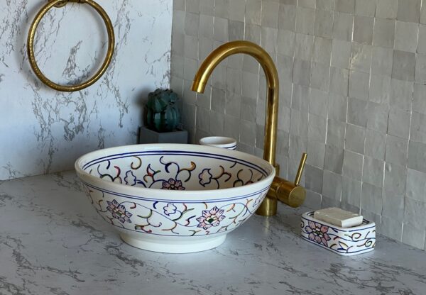 Vasque marocaine en céramique peinte à la main — Artisanat authentique de Fès - Image 3